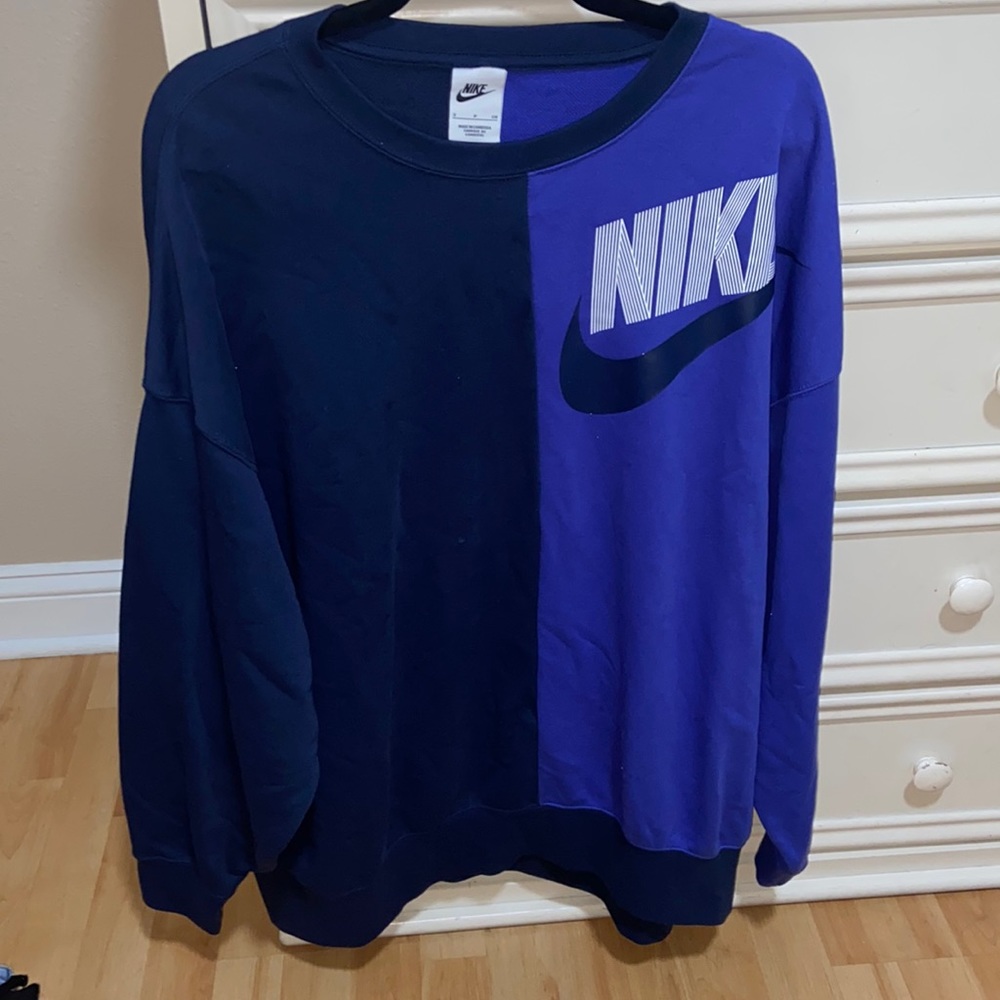 NIKE SWEATSHIRT